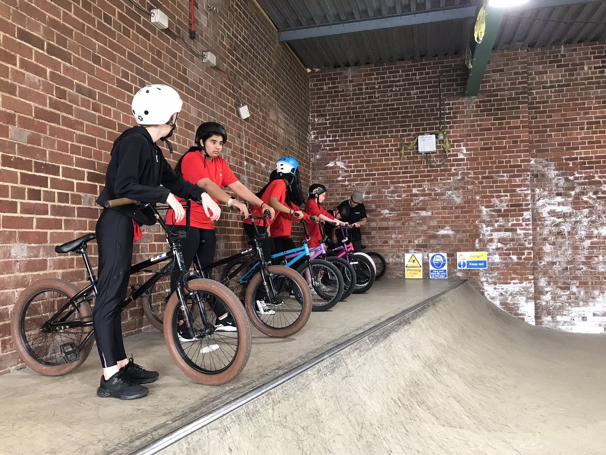 Great first Glasgow Life Girls Cycling Programme BMX session at <a href="/the_loadingbay/">The Loading Bay Skatepark and Kitchen Glasgow</a>, with the Girls from St Paul’s High. They all did the drop in on their first visit, very impressive!! <a href="/Glasgow_Sport/">Glasgow Sport</a> @CyclingWorlds <a href="/PEPASSGlasgow/">PEPASS Glasgow</a> <a href="/ScottishCycling/">Scottish Cycling</a>