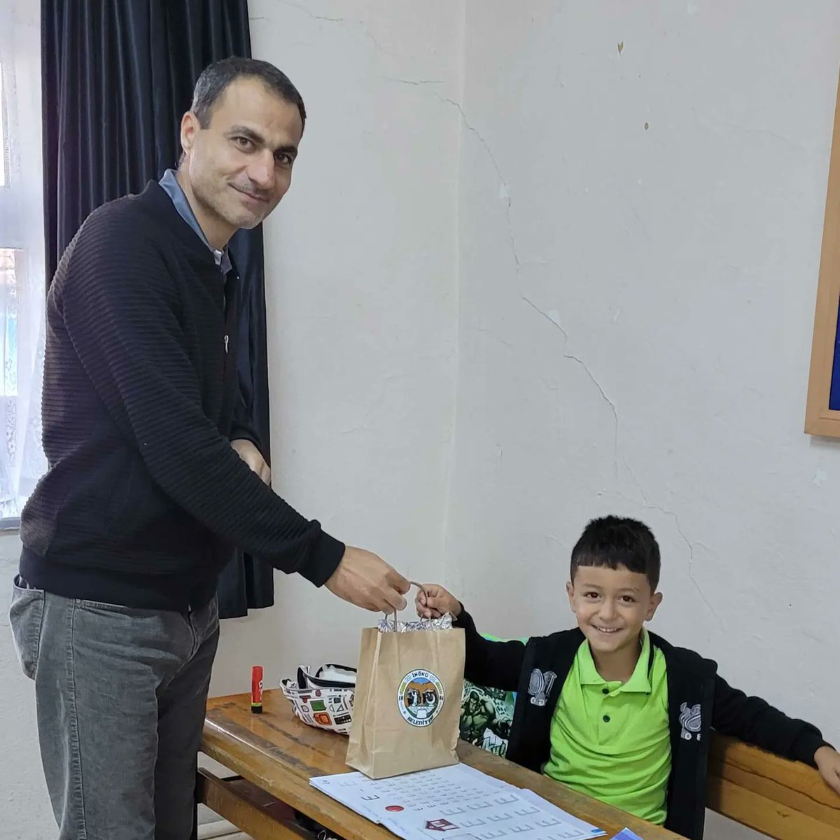 İnönü Belediye Başkanı Sn. Kadir BOZKURT'un ilkokul öğrencilerimiz için gönderdiği hediyeleri dağıttık. Kendisine bu güzel hediyeler için teşekkür ediyoruz👏👏💗

@ustaoglutolga
 
<a href="/inonubel/">İnönü Belediyesi</a>
    
<a href="/EskisehirMem/">Eskişehir İl Milli Eğitim Müdürlüğü</a>
 
<a href="/inonumem/">inönümem</a>
 
<a href="/kadir432626/">Kadir Bozkurt</a>
 
<a href="/pervin_tore/">Pervin TÖRE</a>