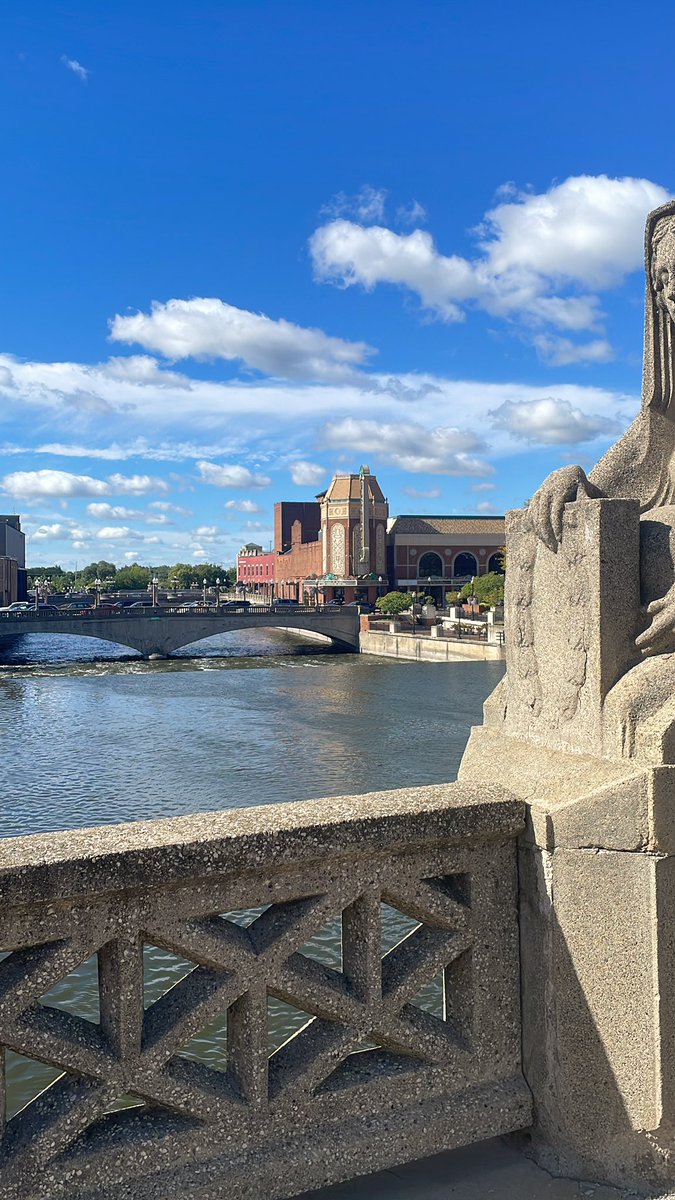 Mr_Dunn07's tweet photo. #EDU3620 The bridges can help describe the history of Aurora. English can talk about the jargon people used to use in the 1930s. Math can you it to talk about the engineering that went into the bridges. https://t.co/noCuQ82hqJ