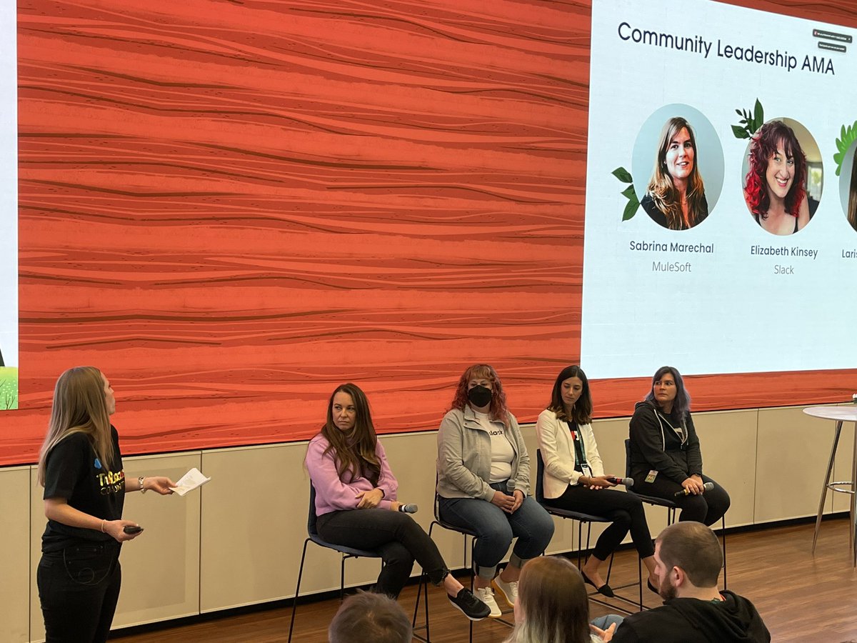 Kicking off @Dreamforce Day 3 with #TrailblazerCommunity leaders and team! 

Amazing to see this hard work and the numbers! And @LeahBMH said community is a heart of @salesforce 💙