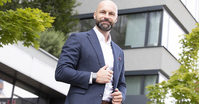 komercka's tweet photo. [#clanek] 📰 #CEO Modré pyramidy @PupalaMichael vidí velký potenciál v propojení systému stavebního spoření se státními programy podpory. Jaká je možná budoucnost stavebních spořitelen? To zjistíte v aktuálním článku ▶️ https://t.co/L49ymAScxF.
