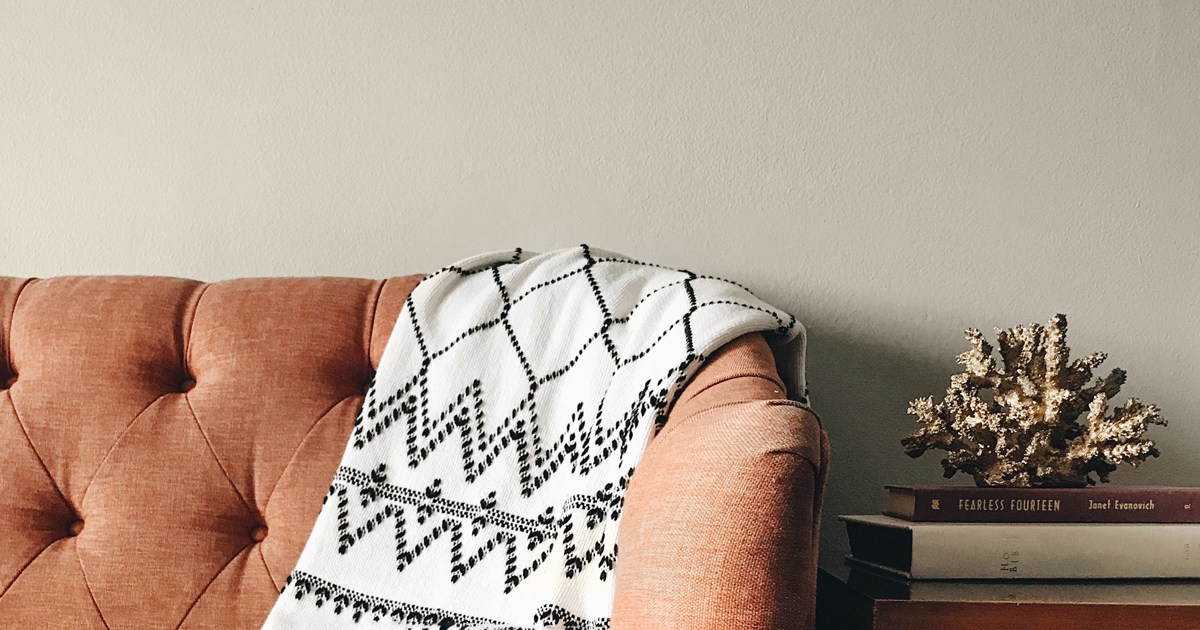 diamondvogel's tweet image. On the first day of fall, get inspired with one of our trend colors, Autumn's Hill 0038 🍂. This seasonal color is a deep burnt umber and pairs well with forest-inspired greens to bring warmth into any interior space. l8r.it/CtCB

#autumn #fall #fallstyle