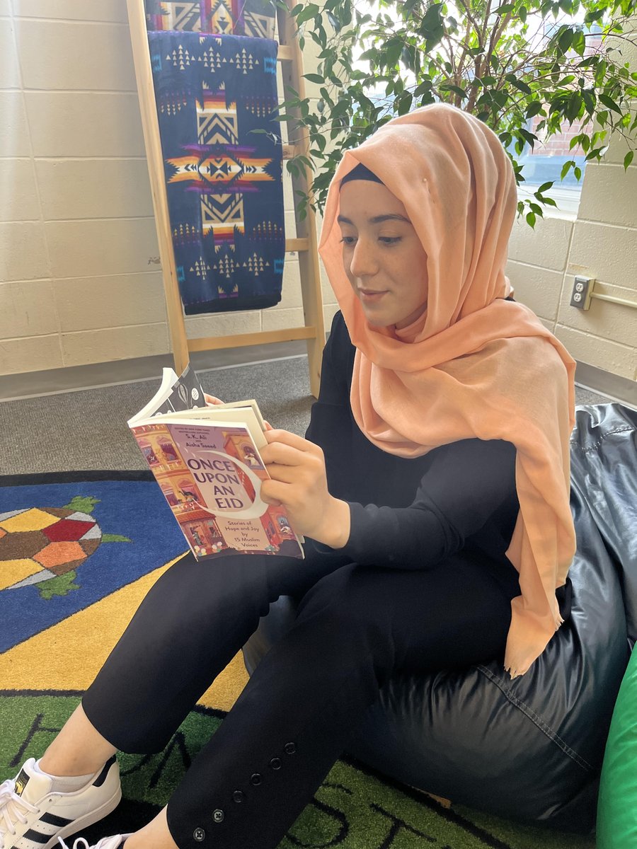 StPiusLC's tweet photo. When students see themselves reflected in reading material it brings #PiusJoy #diversity @StPiusXOCSB #ocsbDL https://t.co/wDB5lGQZNz