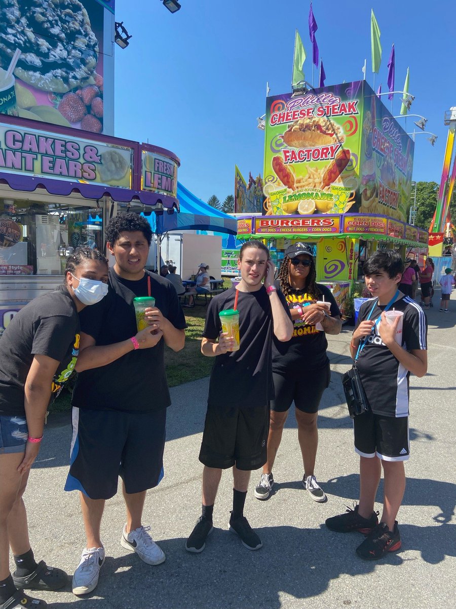 AndersonAutism's tweet photo. Anderson students had a great time at the Dutchess County Fair in Rhinebeck. Fun rides, the petting zoo, and more! 🎠🎡 We can't wait to attend again next year. #DCFair #DutchessCountyFair #Rhinebeck #Autism #1in44 https://t.co/rkcxX45yWy