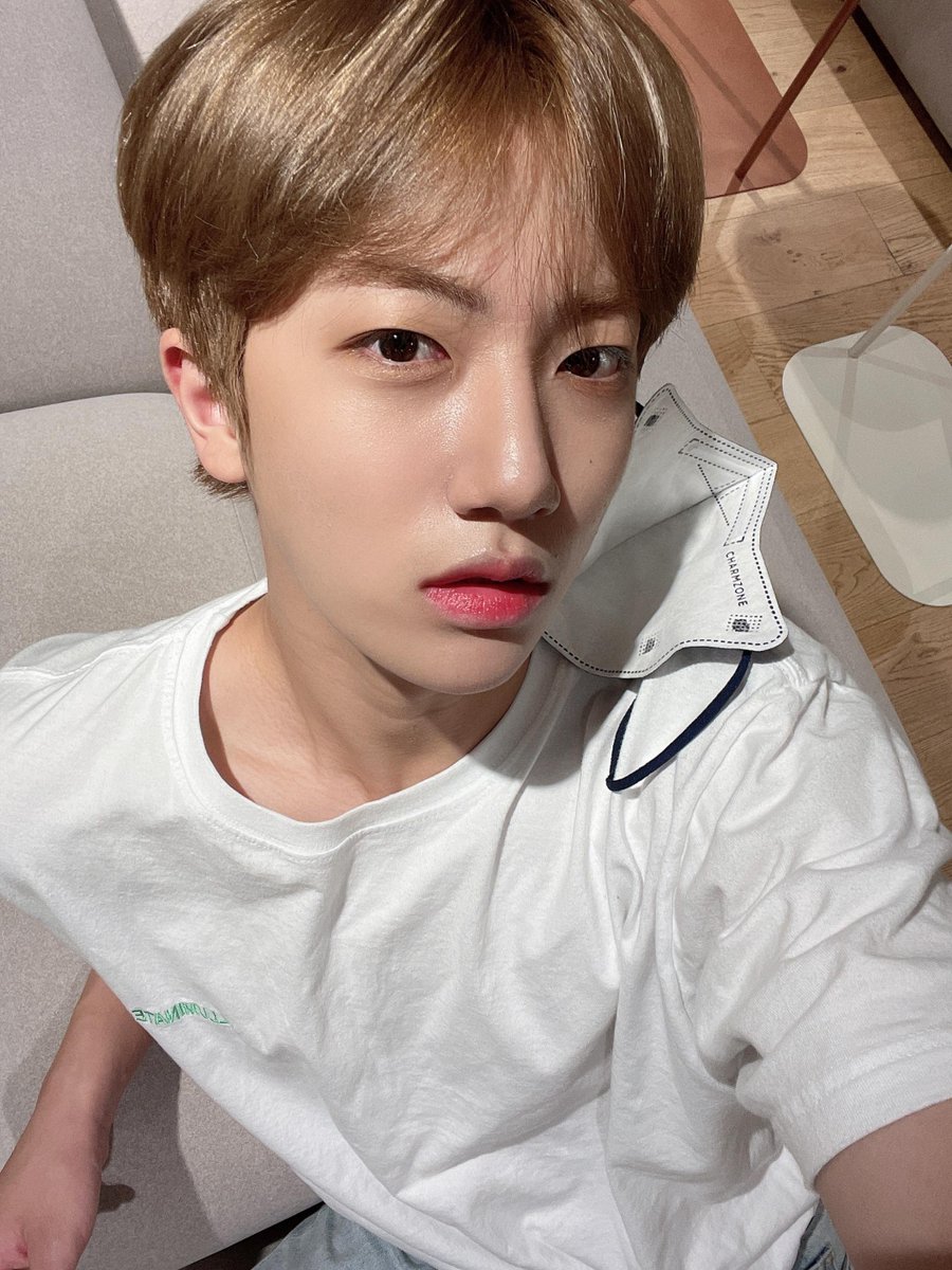 🧡210923 원진 SNS

📍코멘트
러비티 뭐해요옹 저는 셂형이랑 운동중이에여!! 뒤에 근육들 잔뜩 화난 셂형 보이시나용ㅎ

📍프메

#CRAVITY #WONJIN #크래비티 #원진 #원진_0923