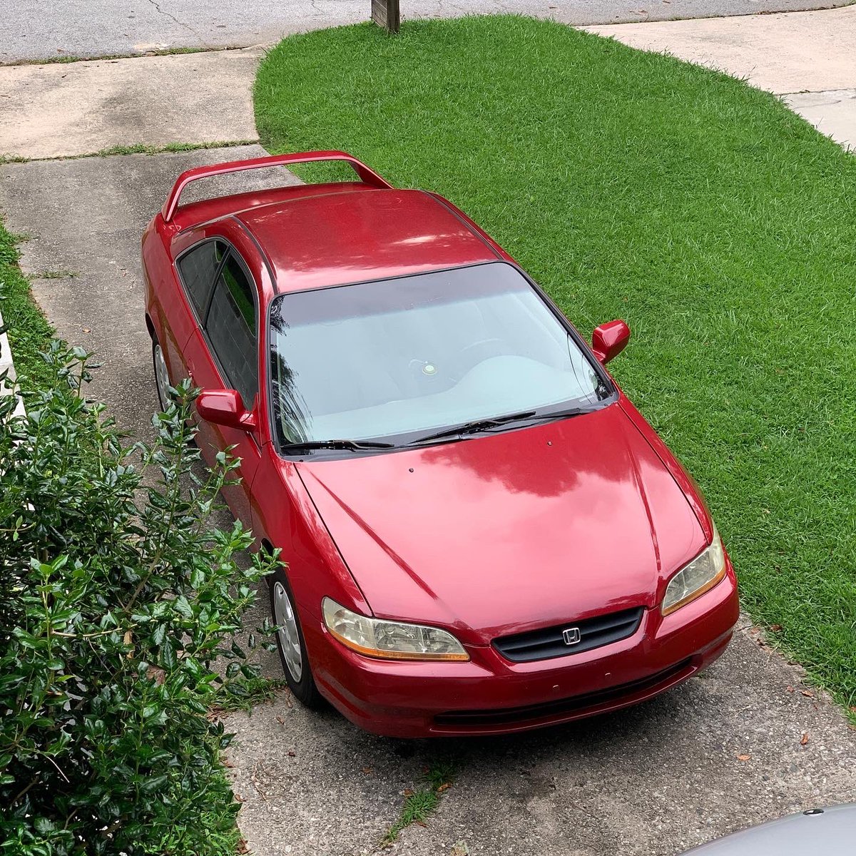 almost 2 weeks away from the @OutMotorsports trackcross during which you will get to see this 275,000-mile 1999 Honda Accord Coupe tear up Summit Point in the hands of @vogueandvtec