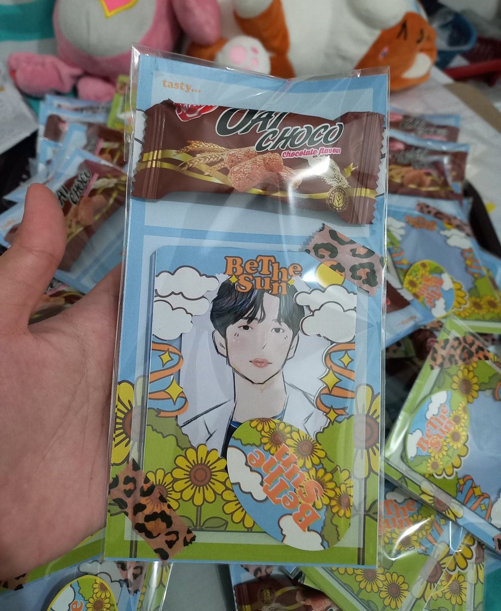 njuneiy's tweet photo. Eh serius gw gak nyangka turns out sebanyak ini freebies be the sun yg gw buat 😭 dan masih ada yg belom datenggg stikernya. Plis ini mah abisin ya 😭😭🙏🏻 https://t.co/xX6OB0yJ0e
