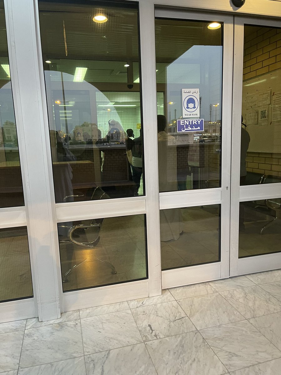 من المؤسف ان نرى هذا المشهد يتكرر يومياً في دولة يدخل في ميزانيتها الملايين من الدولارات لابد من انشاء مركز اخر لمنطقه عبدالله مبارك ملاحضه يوجد متبرع