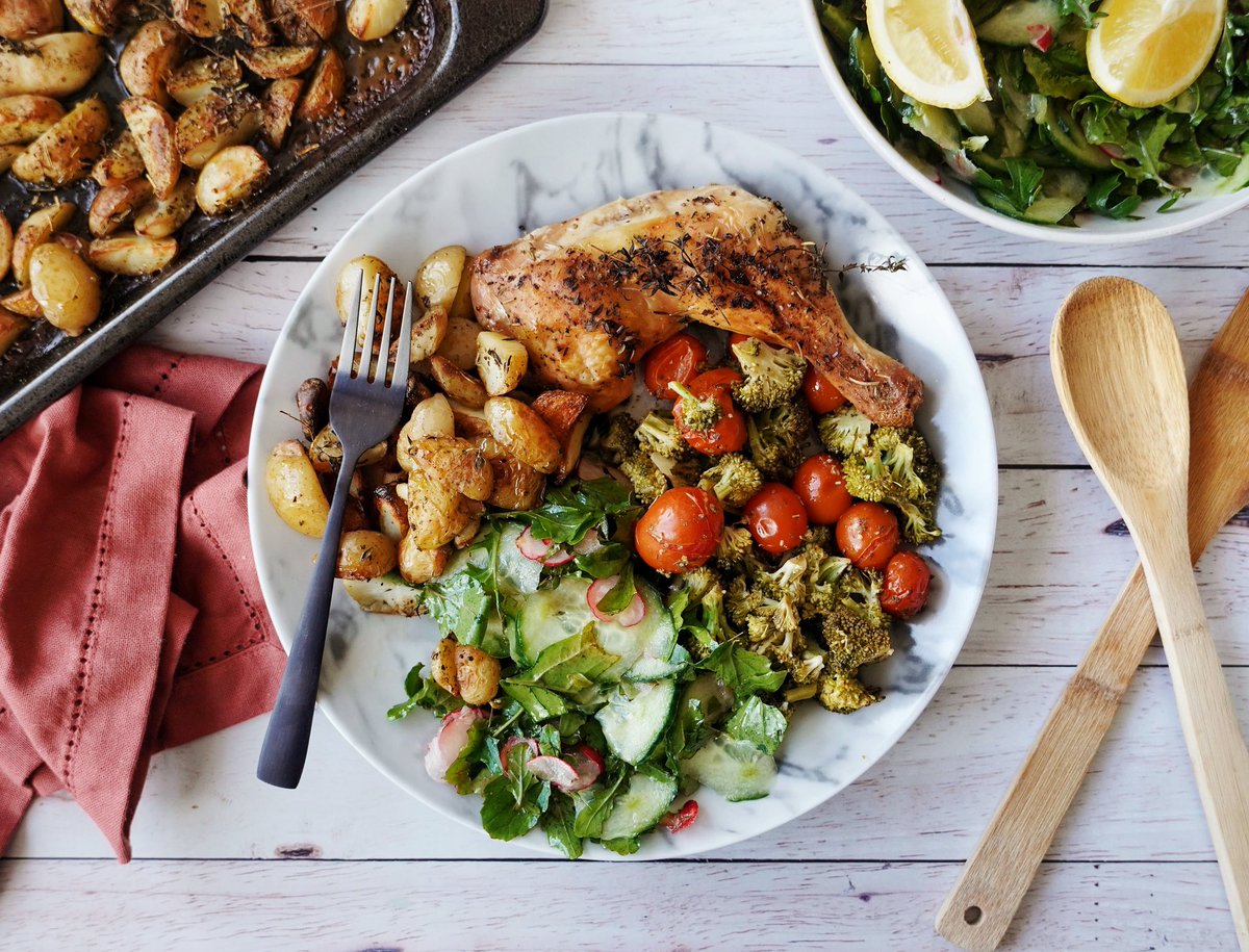 khalipha_ntloko's tweet photo. There’s always a story to be told in every flatlay.

And there's more to this plate of food. The roasted potatoes in the baking tray, the fresh green salad, the different textures…. 

When it comes to such flatlays, this is why I #LiveForTheStory 📸

#CanonRSA #CanonCollectiveSA https://t.co/KckuKDXjHo