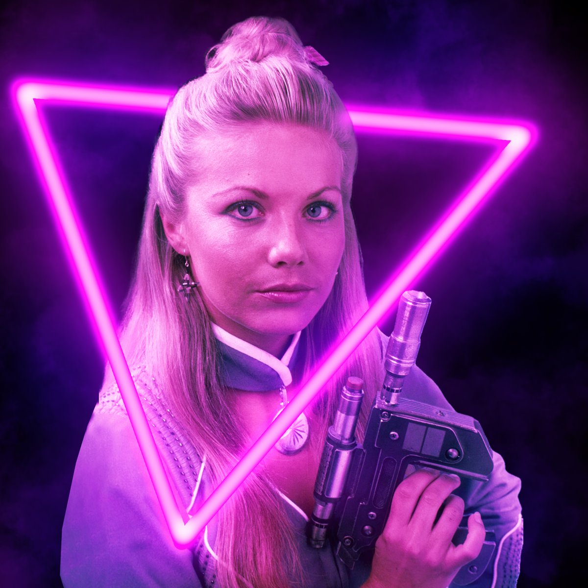 Neil2Spiky's tweet photo. Obviously I had to follow Neon Dayna with Neon Soolin...
#Soolin
#Blakes7 https://t.co/0nhgfo0ZjV