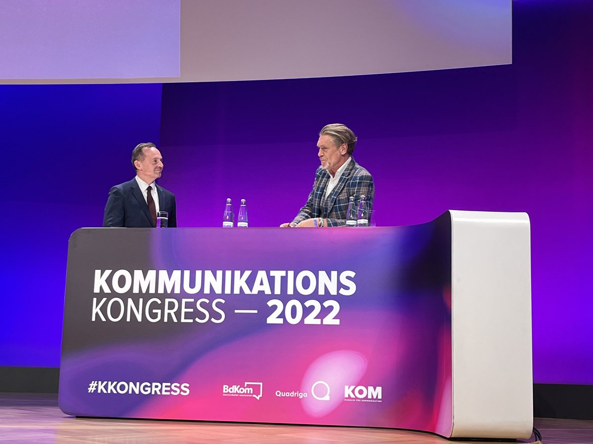 Digitalisierung: "Wir müssen der Welt auch mal zeigen, dass wir was können!" 9€-Ticket: "Plötzlich stellten die Experten fest, dass Menschen gar nicht in Tarifzonen leben, sondern in der echten Welt." BM Volker #Wissing sagt aufm #KKongress, wie's is. #Hoffnung