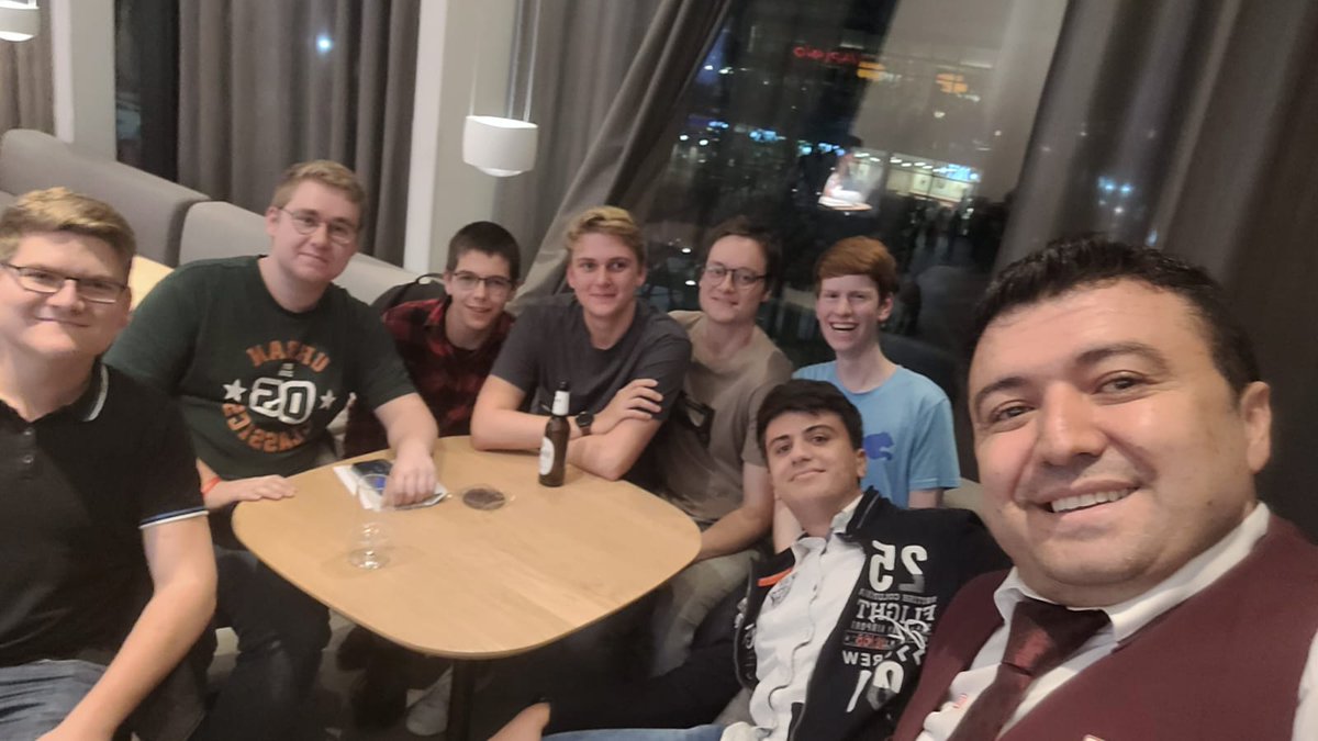 TrainHash's tweet photo. Danke für die schöne Zeit und Gesellschaft in der DB Premium Lounge Berlin.😀
Das war ein wirklich gelungener Abend nach der #Innotrans22
@jobu02 @EinfachDaniel99 @TrainHash @herrnotok @lasse_stolley @_S1mZ
Natürlich auch Danke an alle andern, die wir noch treffen durften😉 https://t.co/chLv28YHB2