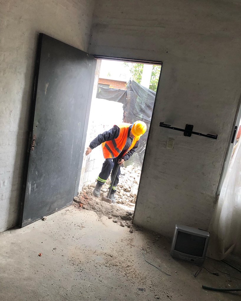 cesarraimondo's tweet photo. En la mañana de hoy junto a la Sra. Edil Adrian Balcarce se logró mediante trabajo en equipo la apertura de vivienda en Acosta y Lara acompañamos a la Concejala vecinal Andrea Rodríguez .
En estos días tenemos a una vecina ocupando su vivienda, “juntos podemos” https://t.co/g8GoQP2P9y