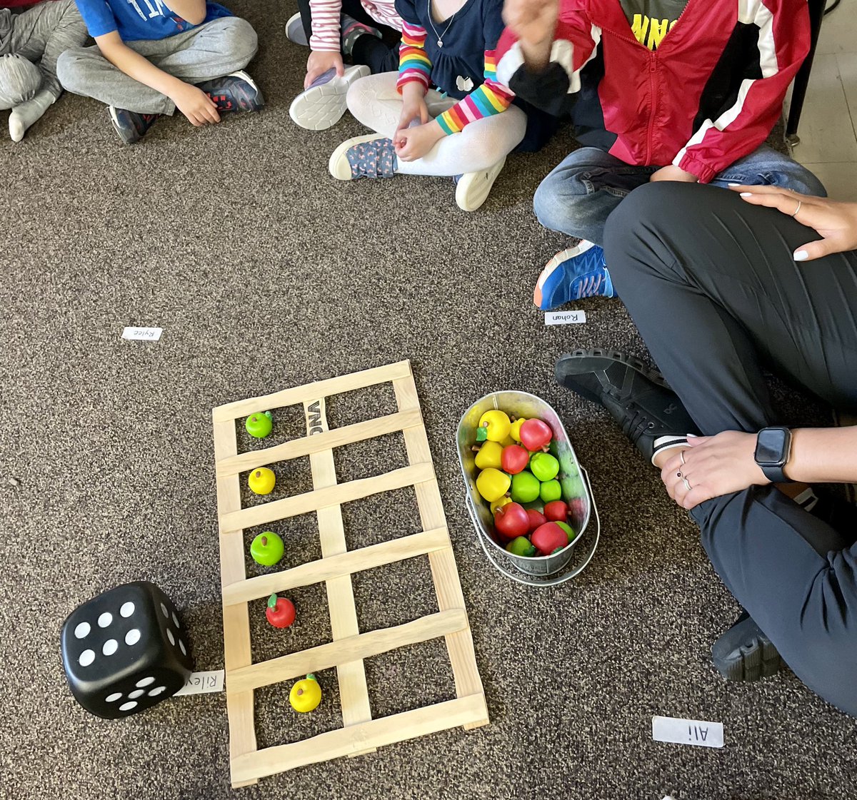 milikuli's tweet photo. “It doesn’t fit!” A friend of ours said after we rolled a 6. He went on to show us the 10 frame was full and there was 1 extra apple to make 11. #AppleTheme #Kindergarten https://t.co/czdPc2gTSJ