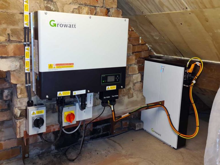 rapidchargeuk's tweet photo. We provide battery storage capabilities as well as solar panels

This can help reduce your energy bills even further by storing the electricity that is generated during daylight hours

If you want #solarpanels, visit our website:

https://t.co/wDcwMUFk0M

#PV #EnergyPrices https://t.co/aaqUO4A16T