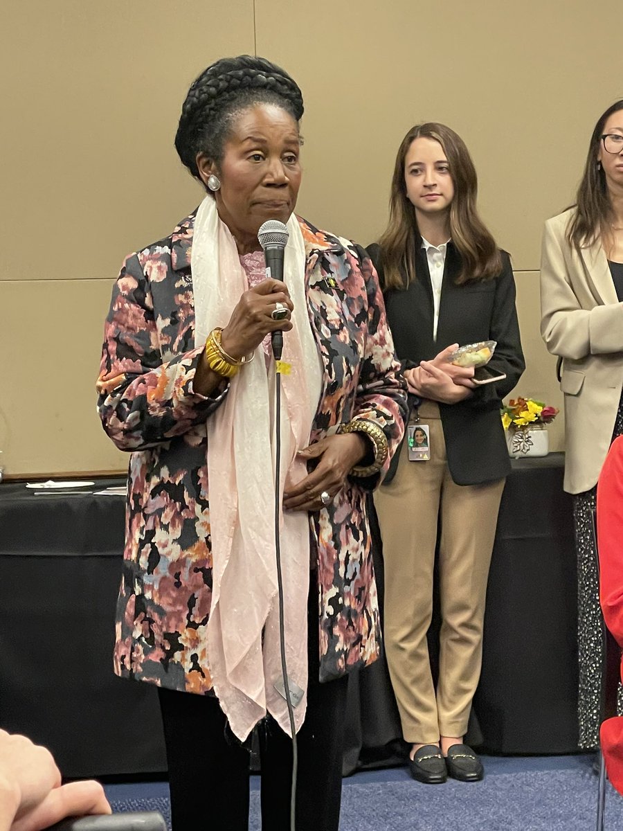 RachelEClement's tweet photo. “You put a pen in a girl’s hand and you aren’t just empowering her for the future but as a leader TODAY!” @JacksonLeeTX18 👏🏻👏🏻👏🏻👏🏻👏🏻 #KeepingGirlsInSchoolAct https://t.co/whEFyBgYnF