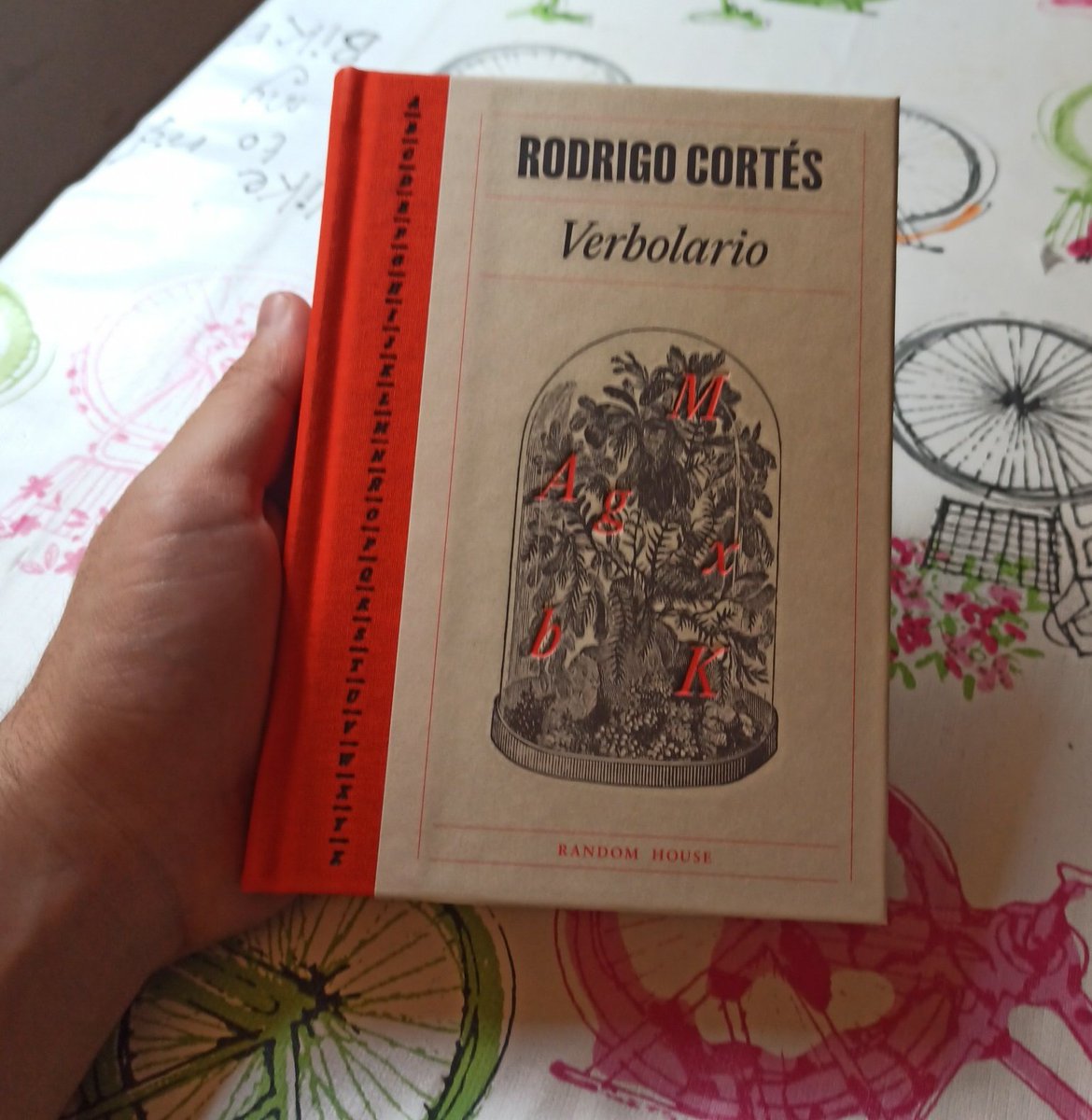 VainillaThunder's tweet photo. Por fin tengo este regalo a la mente de @rodrigocortes #Verbolario https://t.co/5Gn7gbK9ZG