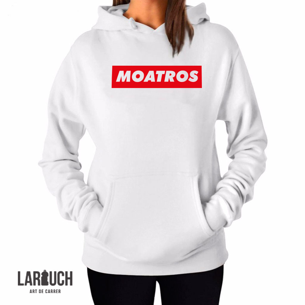 Larouchart's tweet photo. A ningú li queda millor una dessuadora blanca que a la nostra @marinatauste. #Aixosaixina #Moatros #Voatros #ArtDeCarrer https://t.co/JUYPiVvso1