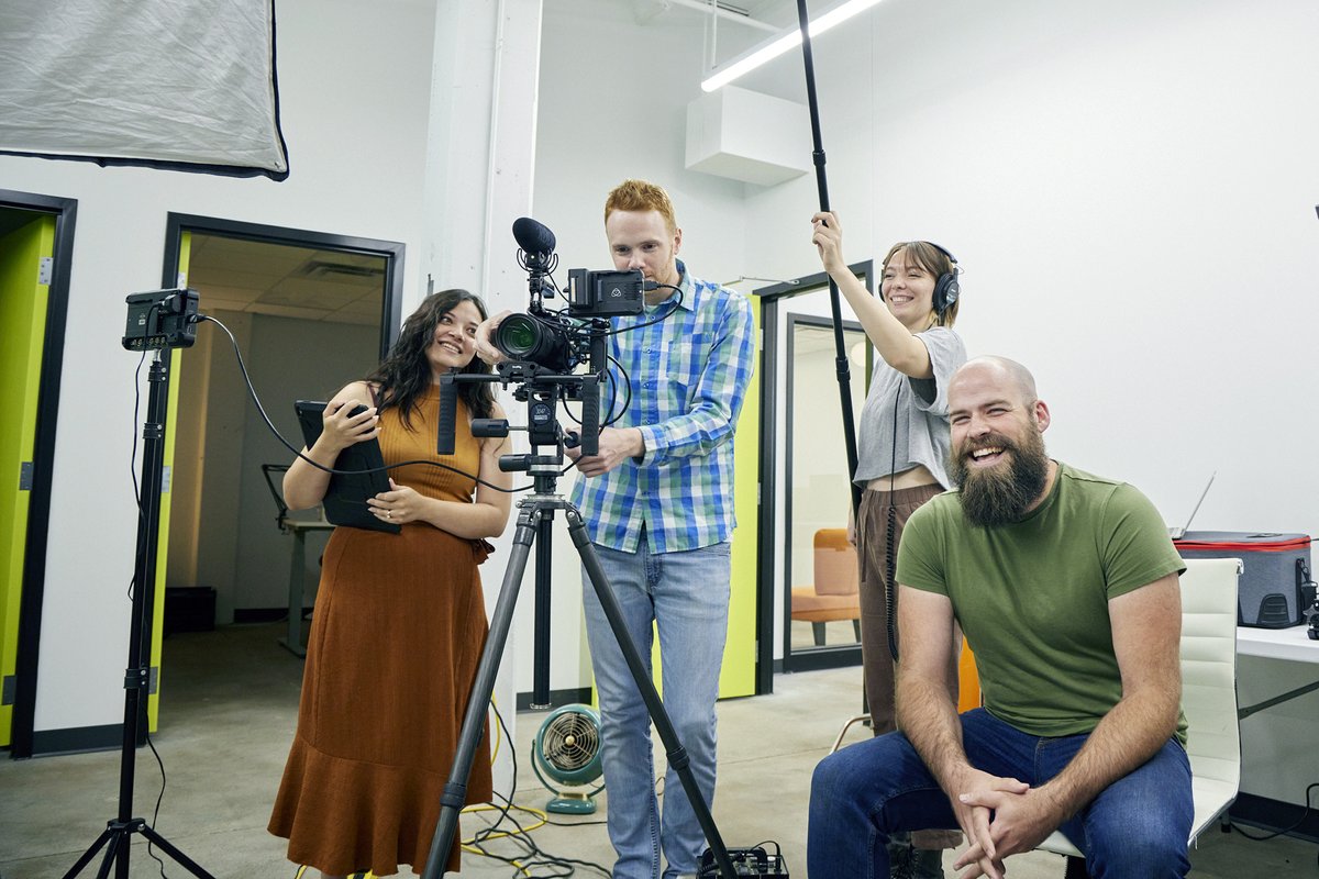 spotsaintpaul's tweet photo. Our new office has a fully equipped video studio, elevating our clients’ production quality across video platforms. Need to shoot strategic videos that stand out? Get in touch! 🎥
https://t.co/HDciTdyLeb https://t.co/pBAUpT1Eqq