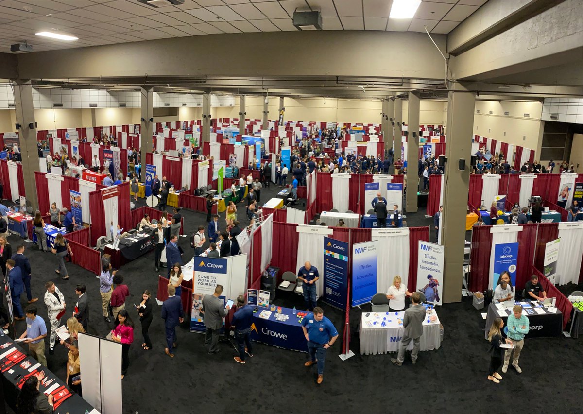 FSUTuckerCenter's tweet photo. Seminole Futures is in full force at the Tuck! Come network with hundreds of companies today from 1PM to 4PM inside the Tucker Center. 📝#HireaNole https://t.co/97KQ6UswKp