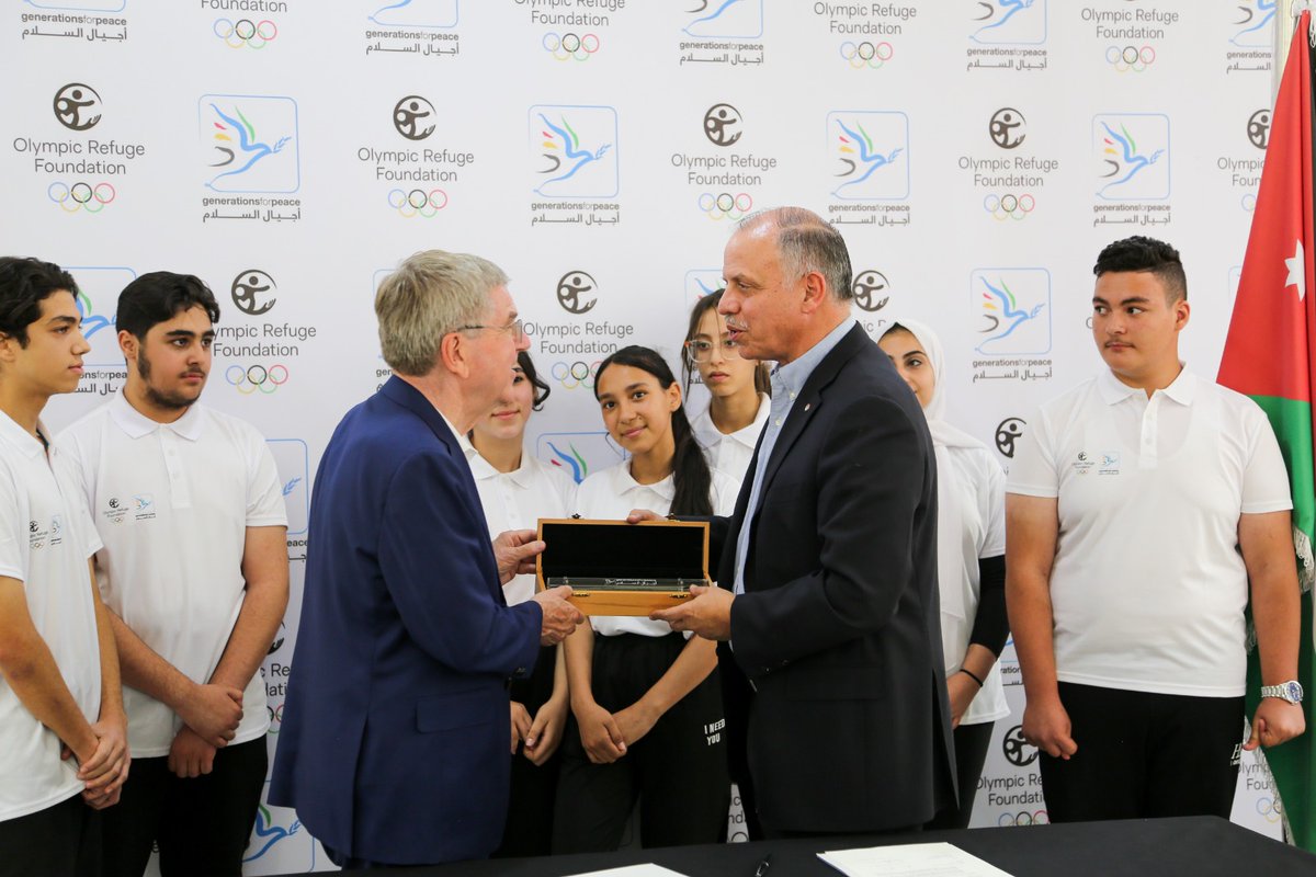 Gens_For_Peace's tweet photo. HRH Prince Feisal Al Hussein and Thomas Bach, President of the @iocmedia sign an agreement to officially renew the partnership between #GFP and #ORF for the next three years.
@UNICEFJordan @JordanOlympic
#OlympicRefuge #Makani #SportForPeaceAndProtection #Riadati
#PassItOn https://t.co/ATSypzYipZ