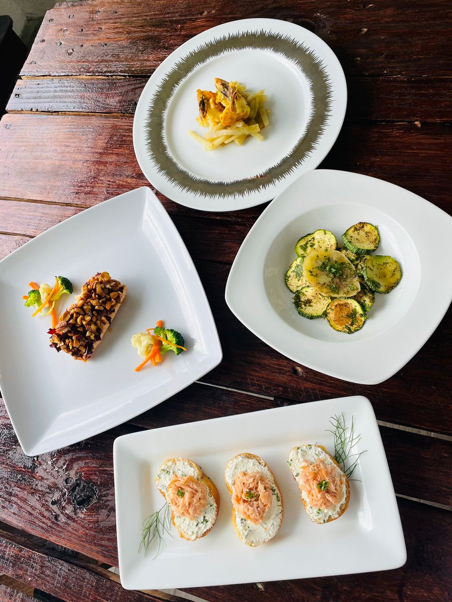 UGMNorte's tweet photo. Gastronomía del Mar🍤🍣
Salmón en costra de variedad en cacahuate, camarones a la plancha y una entrada a elegir son los platillos que realizaron los chicos de Gastronomía 701 🍴🍱🦪
 #OrgullosamenteUGMNorte #HazloPorTi #PozRica #UGMNorte #Asciende #SoyChef https://t.co/zoRZC6mwWL