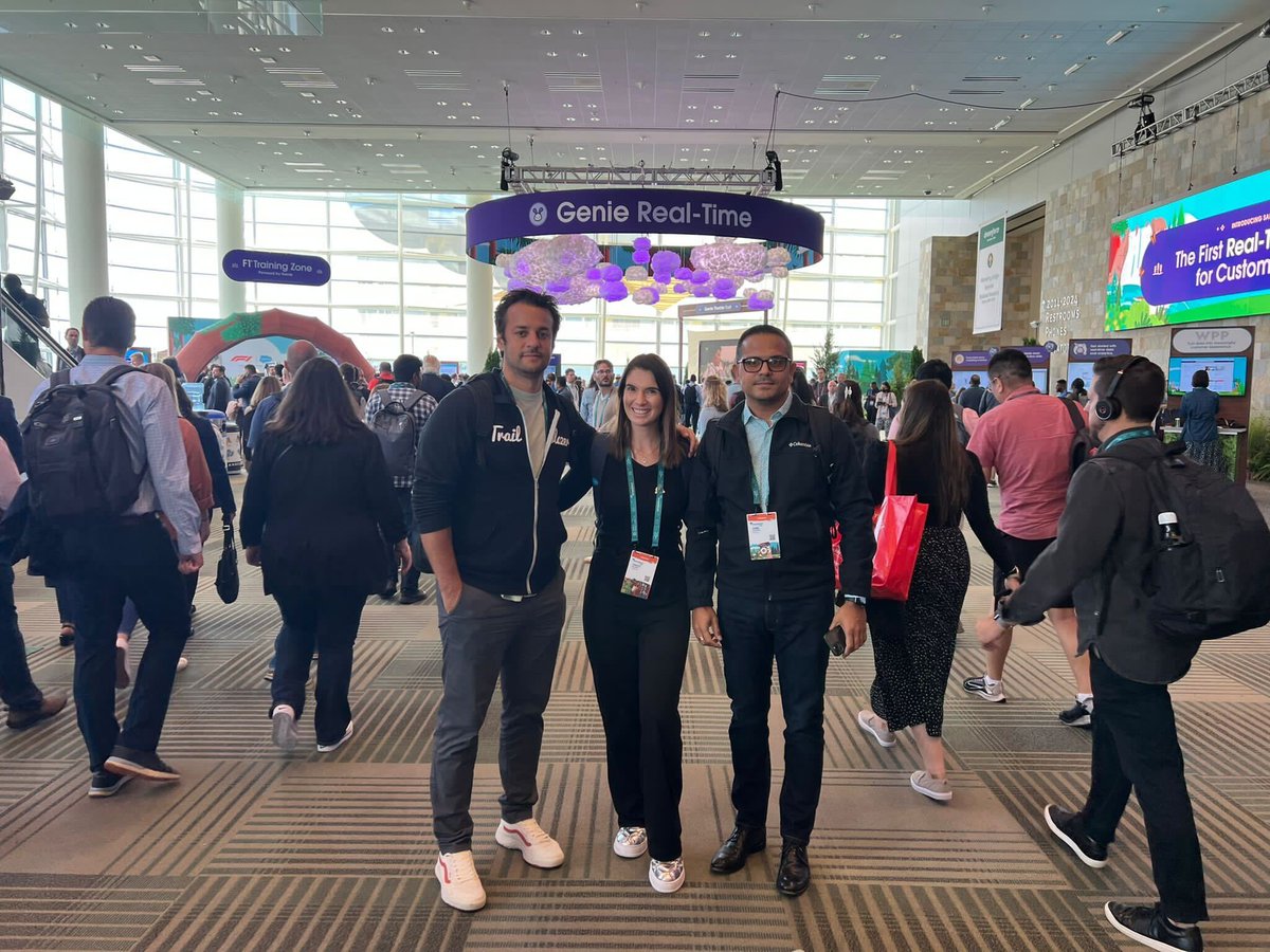skyplanner's tweet photo. #SkyPlanner team is learning at @Dreamforce all that #SalesforceGenie has to offer 💙 https://t.co/ViuvZvP13z
