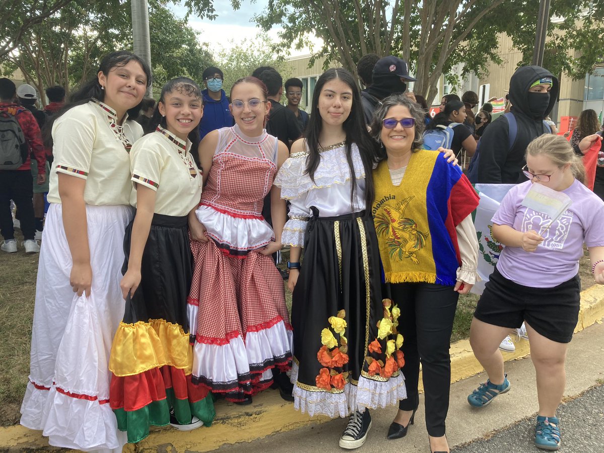 Margaretchungcc's tweet photo. Viva @APSCareerCenter Hispanic Heritage Month Parade of Flags! What an awesome celebration and display of pride and joy!! So happy to be #WeAreACC! @APSVirginia @ACC_EL_Inst @TheAcademy_ACC @arlingtontechcc @PepProgram @ACCEquityExcel https://t.co/WEctWAnFpU
