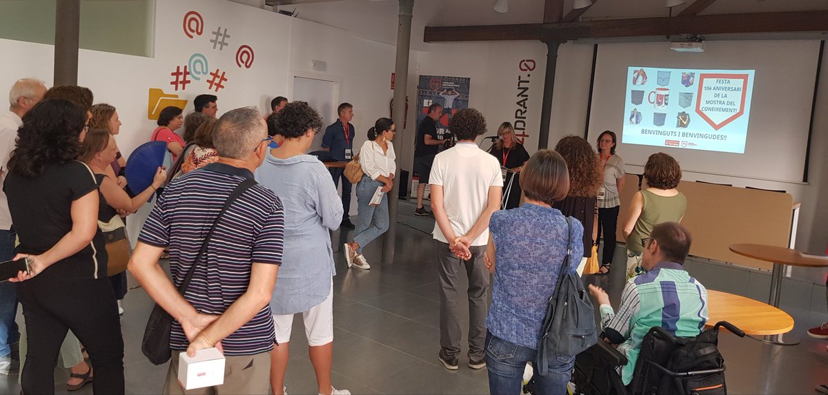 trsuniversitats's tweet image. 📸 En aquests moments som a la celebració del 10è aniversari de la Mostra del Coneixement a la Sala d'Actes Qu4drant.0 al Vapor Gran de #Terrassa, organitzada per l'@ajterrassa 😍.
#mostradelconeixement #mostraconeixement #terrassaeducacio #terrassauniversitària