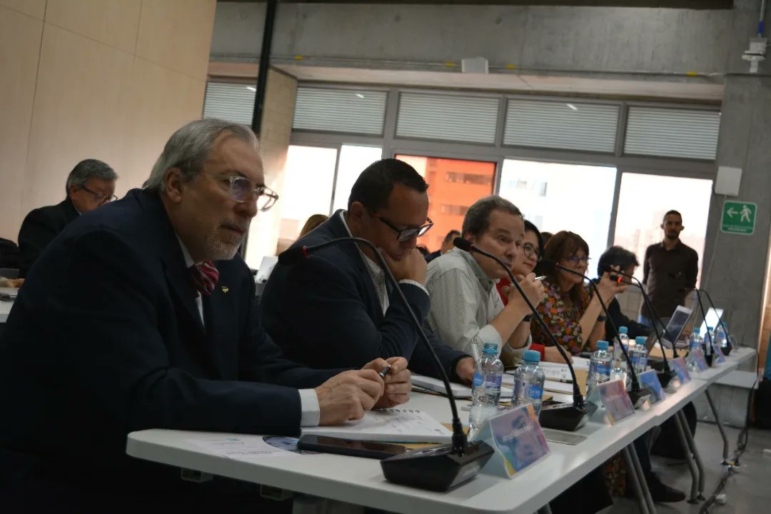 Hoy iniciamos en @UCooperativaMed la visita de evaluación externa con fines de acreditación institucional, para el campus. Siete pares académicos, uno de ellos internacional evalúan la calidad del campus Medellin. 
<a href="/UCooperativaCol/">UCC_Oficial</a>
<a href="/RectoraUCC/">Maritza Rondón Rangel</a>
#AcreditarNosMueve