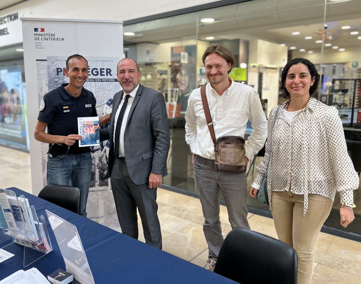 DDaSilva95's tweet photo. 3e édition des jeudis de l'#emploi au Ccial #MoDo autour des métiers des services à la personne et de la #securite. 

Un merci tout particulier aux agents @pole_emploi du #Valdoise pour leurs actions continues de terrain visant à répondre aux tensions sur le marché du #travail. https://t.co/X9JlpHXVUC