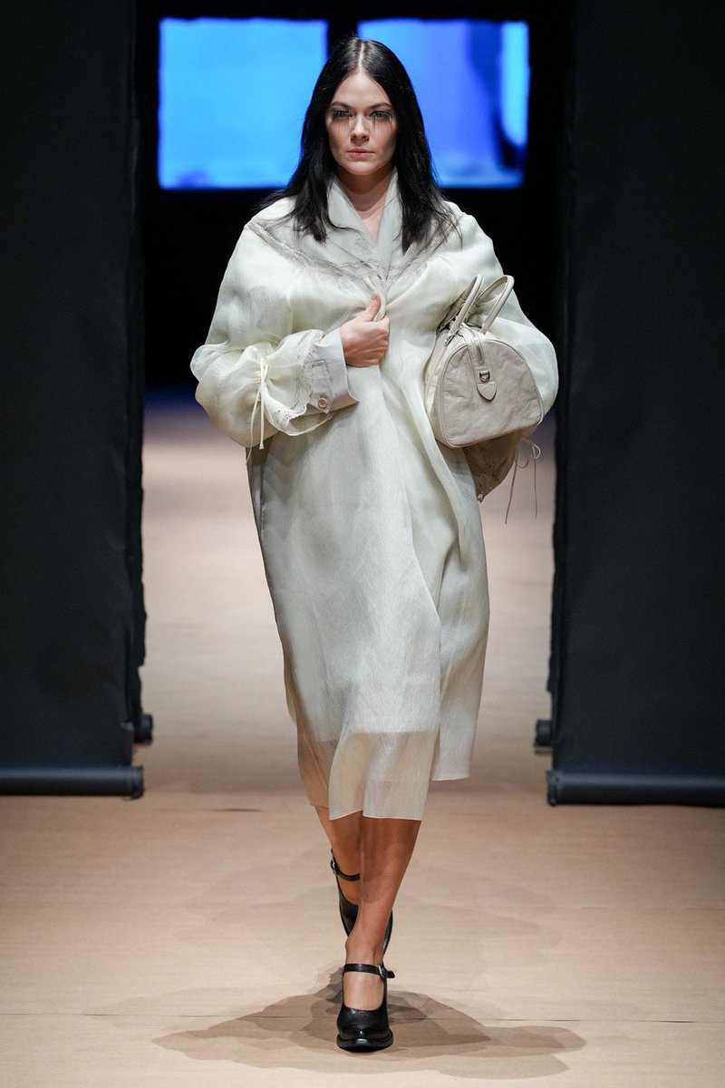 mitchomezzomo's tweet photo. “why are holding your coat like that?” - sorry it’s a prada thing https://t.co/V5XuS7cvcG