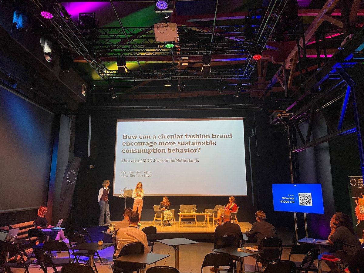 CreativeFed_EU's tweet image. Best way to close this #ECIS22 Day 1 by listening to 4 brilliant researchers share their work on #greeningtheccis in our first even Researchers Pitching Platform!