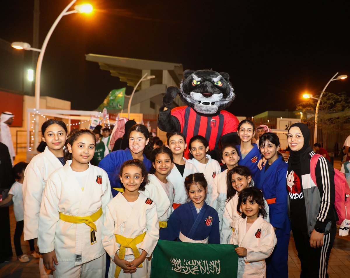 AlRiyadhFC's tweet photo. 🇸🇦❤️

#مدرسة_الوسطى https://t.co/iTLTsy89pv