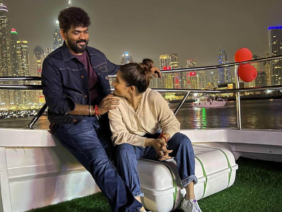 Dknayanthara's tweet photo. The Forever Type of Love ❤️

#Wikkinayan Recent Clicks ✨😍  

@GTHolidays #Nayanthara #VigneshShivan #wikkinayan #NayantharaVigneshShivan #Cineulagam https://t.co/b310HHLYSx