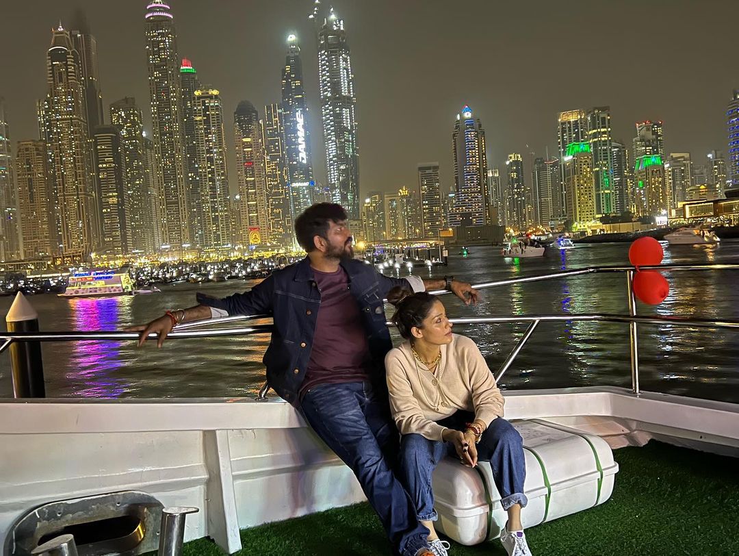 Dknayanthara's tweet photo. The Forever Type of Love ❤️

#Wikkinayan Recent Clicks ✨😍  

@GTHolidays #Nayanthara #VigneshShivan #wikkinayan #NayantharaVigneshShivan #Cineulagam https://t.co/b310HHLYSx