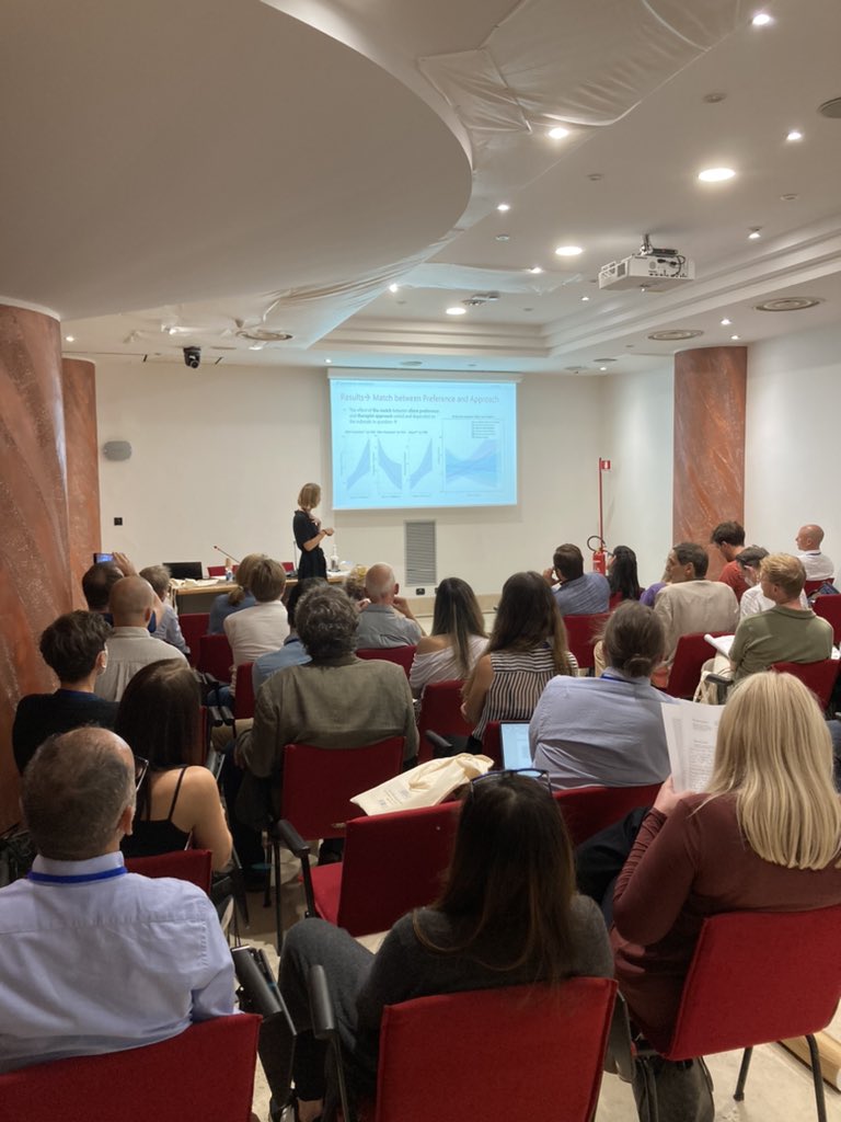 mrxntn's tweet photo. First session for me at #SPRoma2022 on patient-therapist-interaction 📊👩🏼‍⚕️👍🏻 after a major delay on the train ride from the airport @SPRtweets https://t.co/0dc0Fc6EML