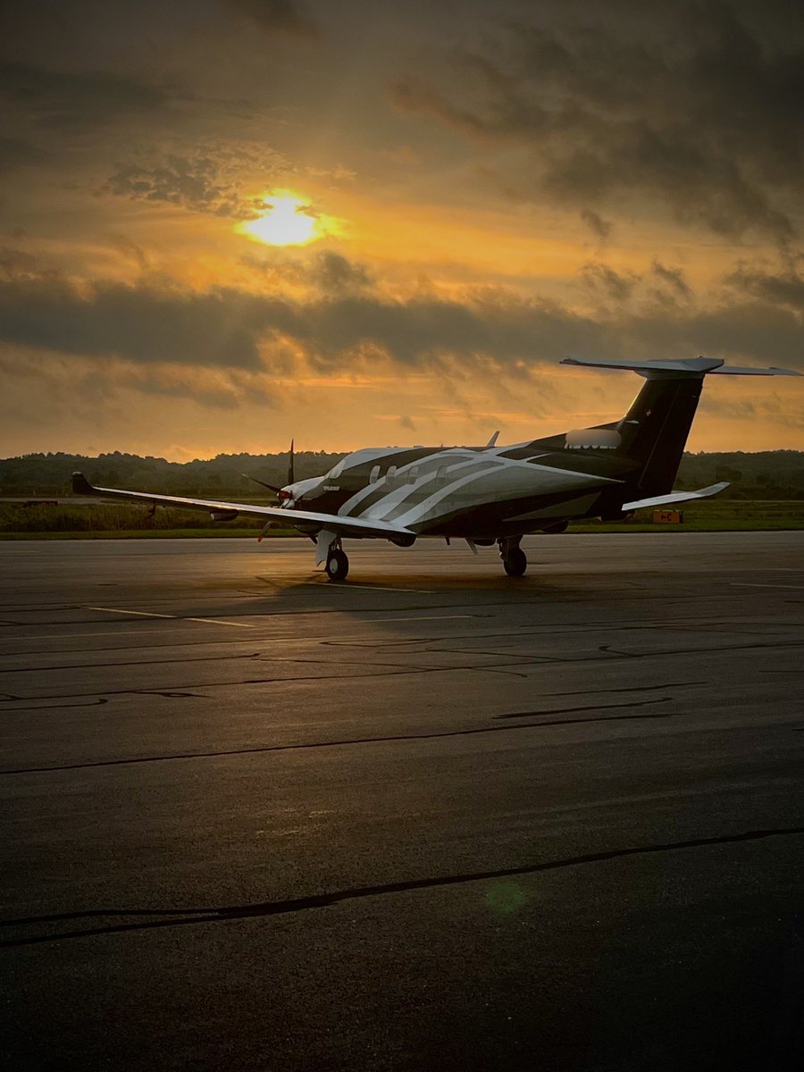 BosExecutiveFBO's tweet photo. West ramp sunrise with a stunning PC12
•
•
•
#bostonexecutive #fbo #kowd #norwoodairport #pilotlife #aviation #aviationdaily #aviationworld #aviationpics #aviationphoto #generalaviation #livetofly #pilatus #pc12 #pilatusaircraft #aircraft #pilatuslife #instaplane https://t.co/W5yD4vtQY9