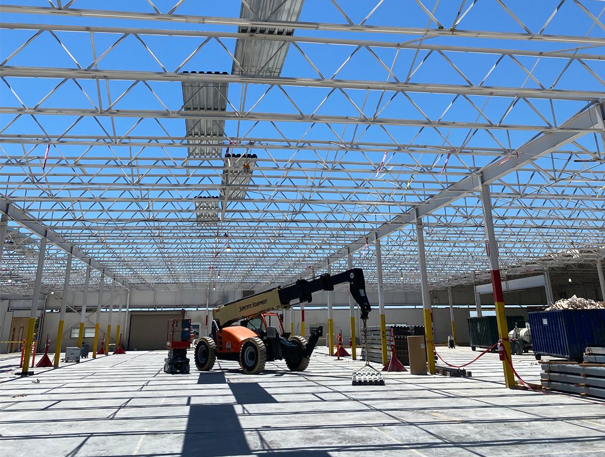 HillhouseConst's tweet photo. Our VP of Construction, Ken Birdsall, walked the PG&amp;E jobsite recently with our new hires to introduce all the site-particularities. The team had the opportunity to clarify the overall scope, better understand the processes and expand their knowledge. Check it out! https://t.co/ZR1rJxkfnn