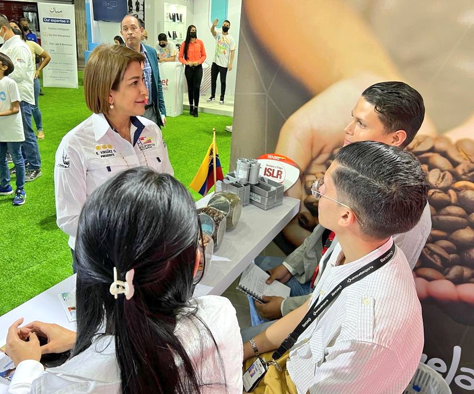 👷🏽‍♂️👷🏻‍♀️ De la mano de nuestro Pueblo trabajador vamos avanzando y aportando al crecimiento sostenido en sintonía de las políticas integrales de desarrollo propuestas por nuestro Pdte. <a href="/NicolasMaduro/">Nicolás Maduro</a> 🇻🇪 ¡Seguimos Venciendo! #22Sept #CuídateYRefuerzaTuVacuna