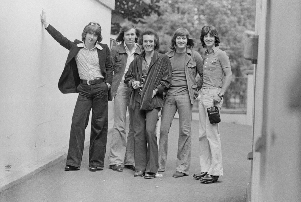 holliesofficial's tweet photo. #TheHollies in '73.
Photo courtesy of Michael Putland/Getty Images. https://t.co/Pvt3DC9TC4