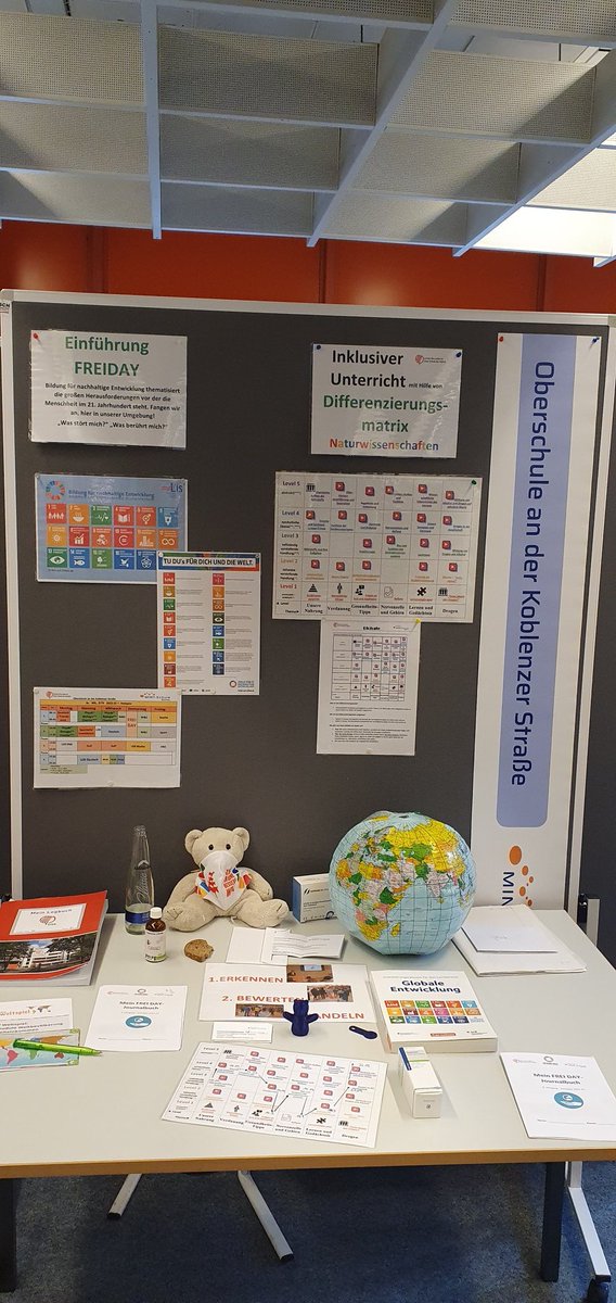 DerLoebner's tweet photo. Überregionales MINT-Netzwerk-Treffen im MINTarium Hamburg und wir (Oberschule Koblenzer Straße) sind dabei. Wir lernen viele engagierte Schulen aus ganz Norddeutschland kennen.
#nordmetal #mintschulebremen #osk https://t.co/o5ndmTf692