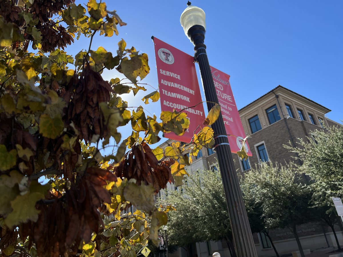 TTHealthElPaso's tweet image. Happy #FirstDayoFall TT family! 🍂

Who is looking forward to cooler temperatures? 🙌 

#TTogetherForElPaso #WelcomeFall