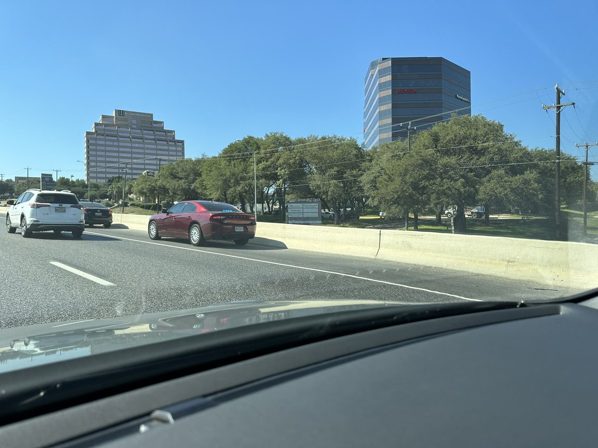mk7Louie's tweet photo. Still don’t understand how unmarked vehicles are safe @SATXPolice.. you know with all the kidnapping, people pretending to be cops and stuff. 🤷🏽‍♂️ https://t.co/yuUM6MGIgv
