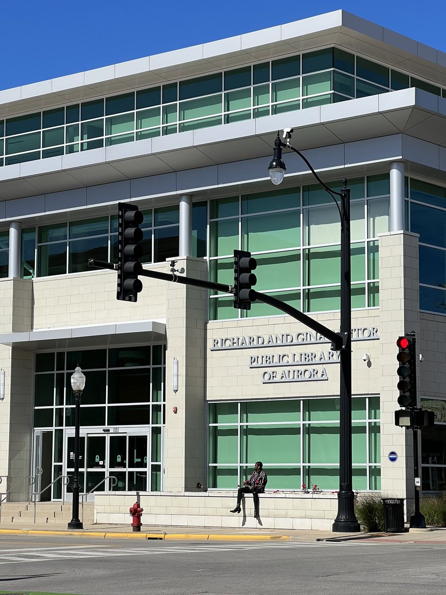 ms_alexander20's tweet image. interdisciplinary
math: challenge - “how many books are in the library?”
english: physical literature in a technological world
history: how libraries have impacted urban growth. 
#EDU3620