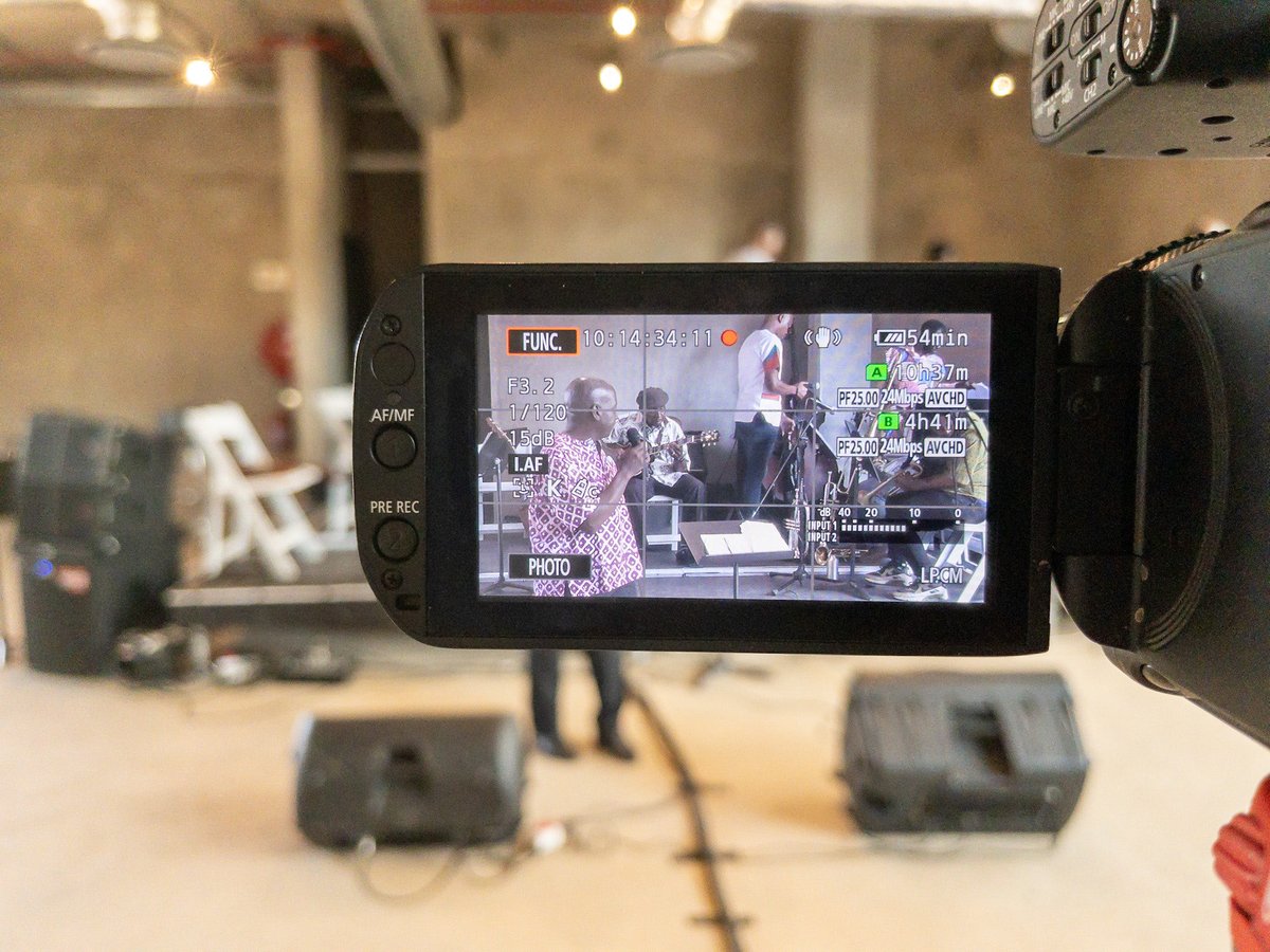 KitsoKhumo's tweet photo. Live streaming the other dayβ¦β¦.
#livestreaming #jazzperformamnce #videography #liveshoot #liveperformnace #CanonXA20 #khumokitsomedia https://t.co/udqF3MQQAW