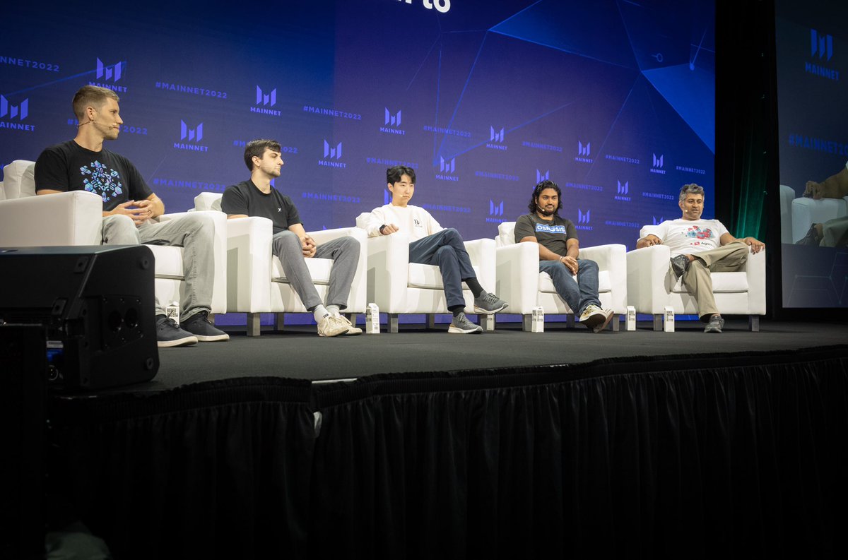 gregosuri's tweet image. Cosmos represent at #Mainnet2022 

w/ @sunnya97 @zmanian