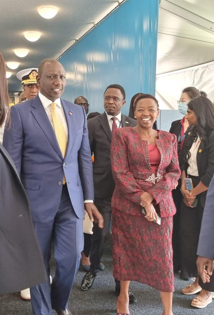 WekesaM_erick's tweet photo. Hatukuli barabara choirmasters now are eating, mbolea wakiteremsha na good speech #PresidentWilliamRuto #letoo #sonko #UkraineRussiaWar https://t.co/aPlvIlJgxz
