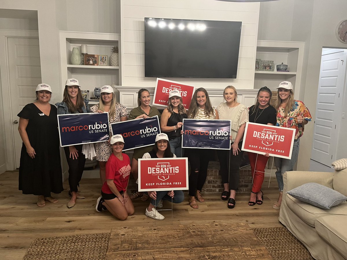 DontTurnLeft67's tweet photo. Another great day training volunteers to come and help get out the vote! #LeadRight https://t.co/CjTlb6mIps