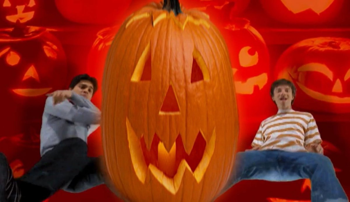 that7Osdaily's tweet photo. happy first day of fall from fez and eric! https://t.co/GGgKLVqGGy